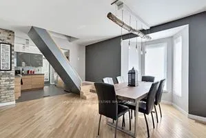 21 FOSTER Avenue W