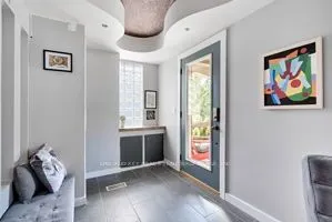 21 FOSTER Avenue W