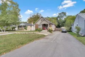 21 FOSTER Avenue W