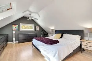 21 FOSTER Avenue W