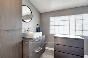 21 FOSTER Avenue W