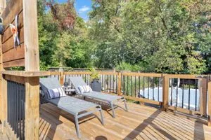21 FOSTER Avenue W