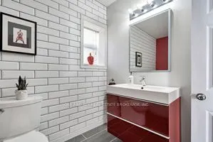 21 FOSTER Avenue W