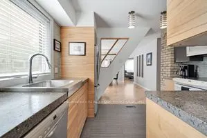 21 FOSTER Avenue W