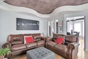 21 FOSTER Avenue W