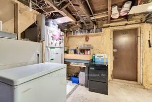 21 FOSTER Avenue W