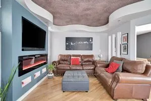 21 FOSTER Avenue W