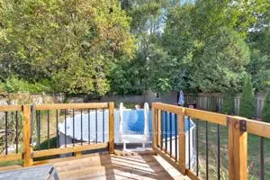 21 FOSTER Avenue W