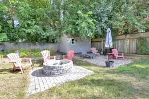21 FOSTER Avenue W
