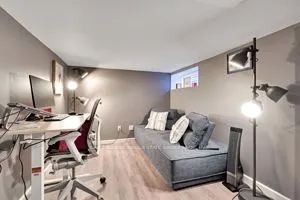 21 FOSTER Avenue W
