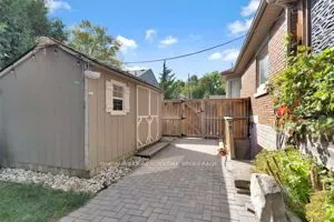 21 FOSTER Avenue W