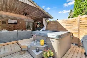21 FOSTER Avenue W