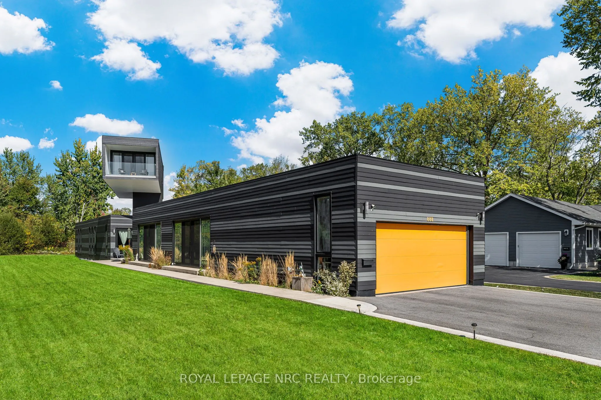 888 Edgemere Road