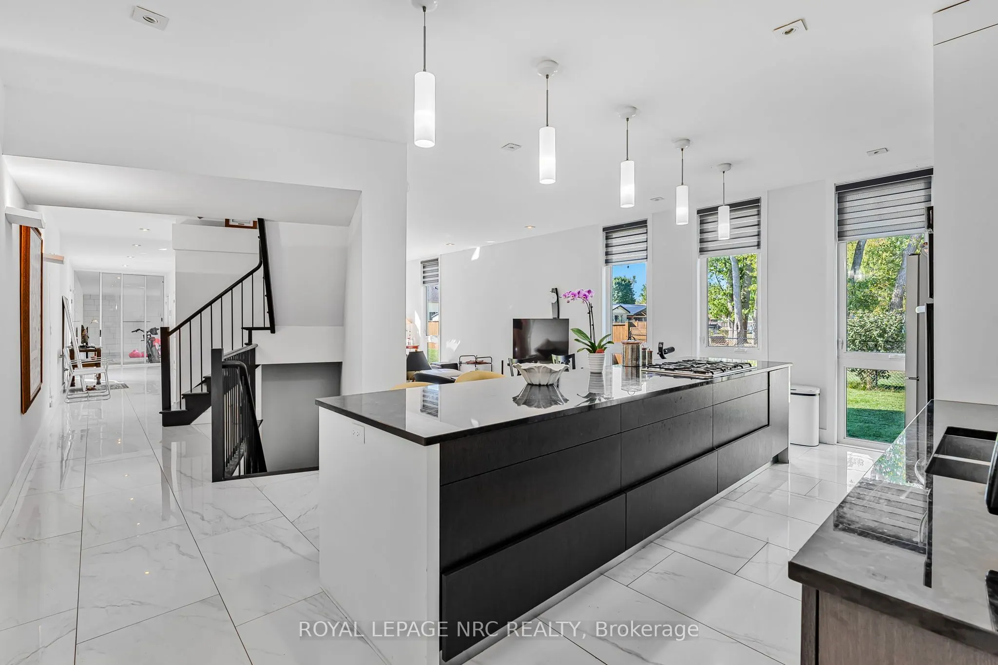 888 Edgemere Road
