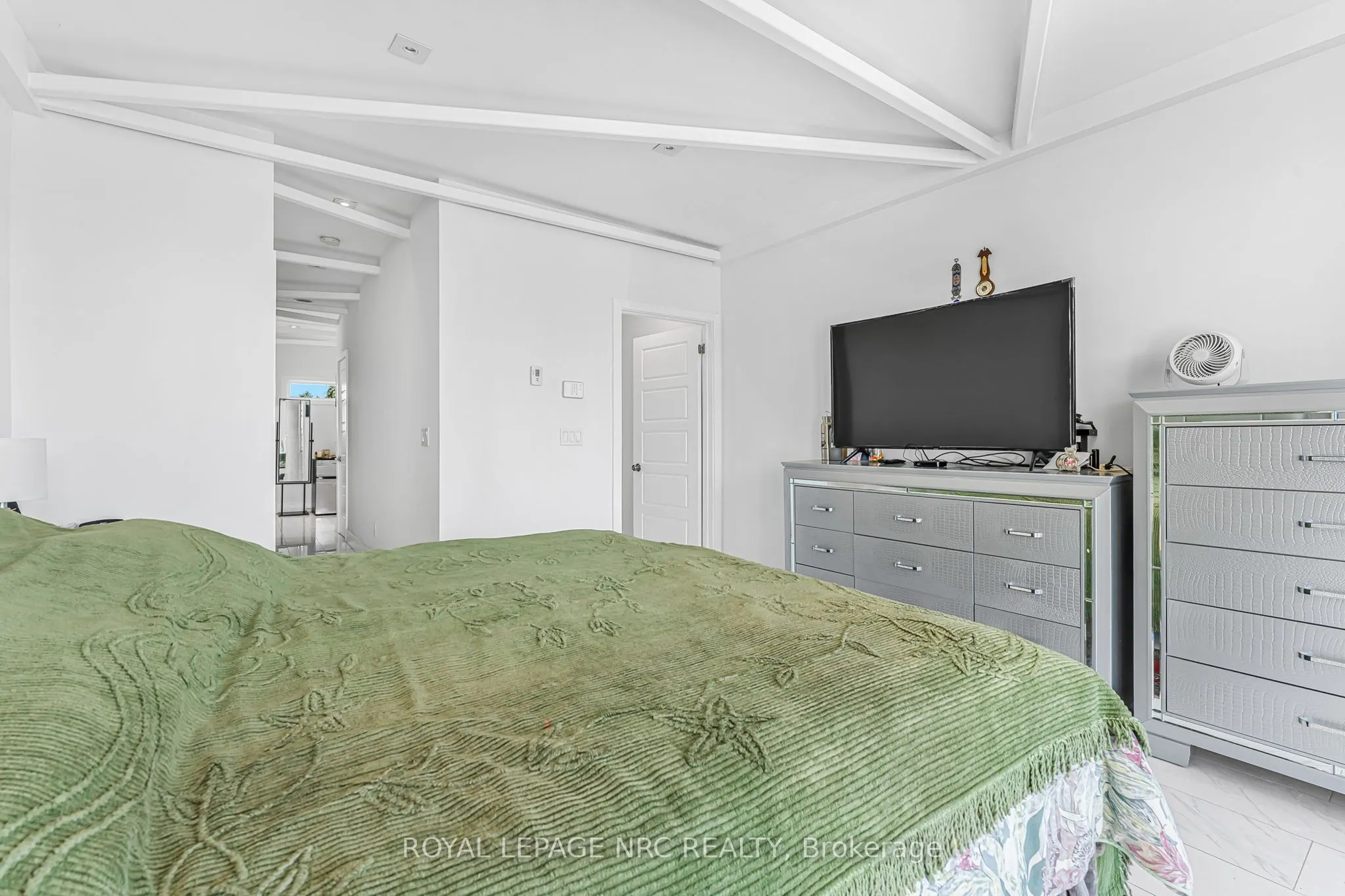 888 Edgemere Road