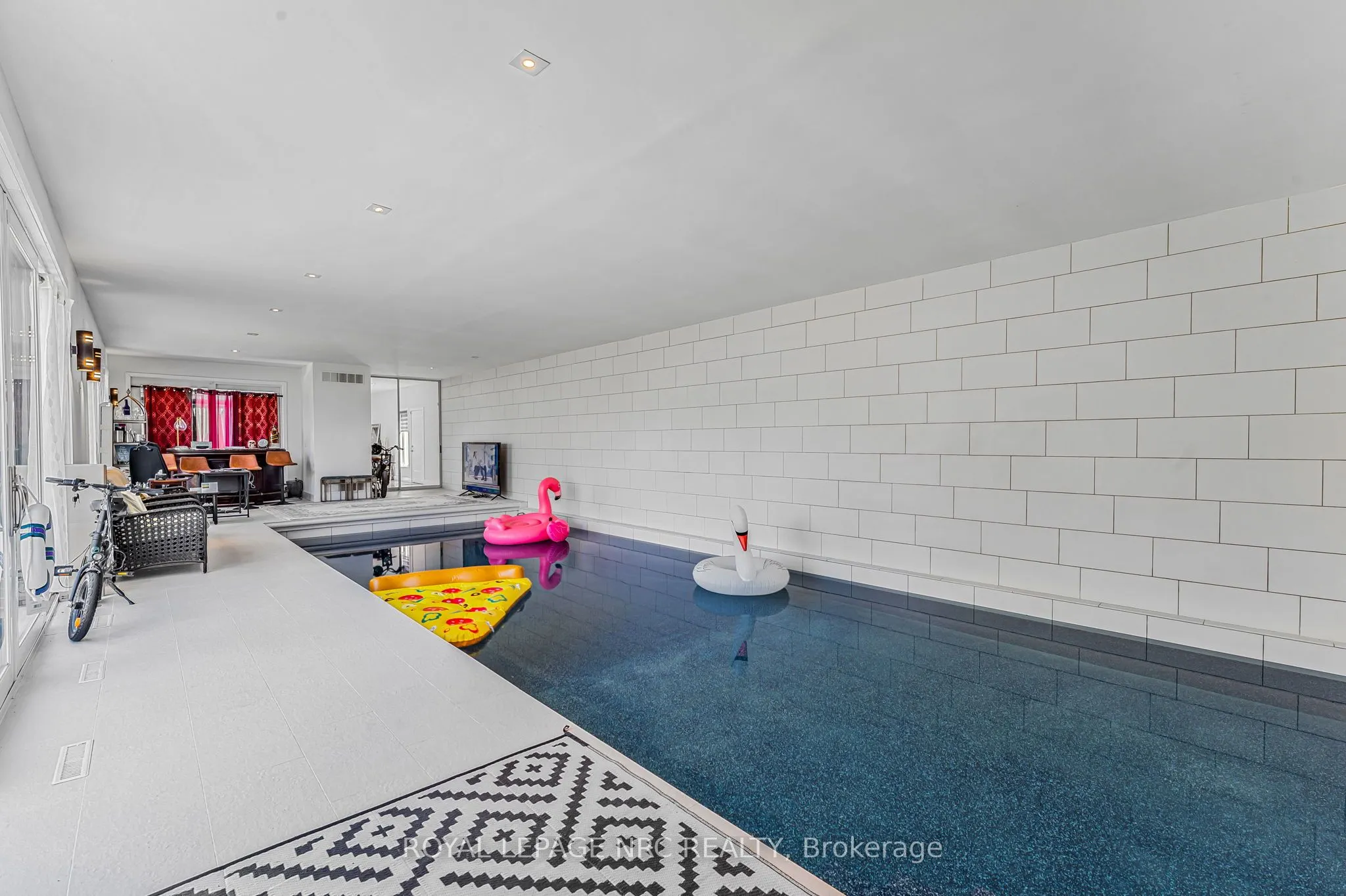 888 Edgemere Road