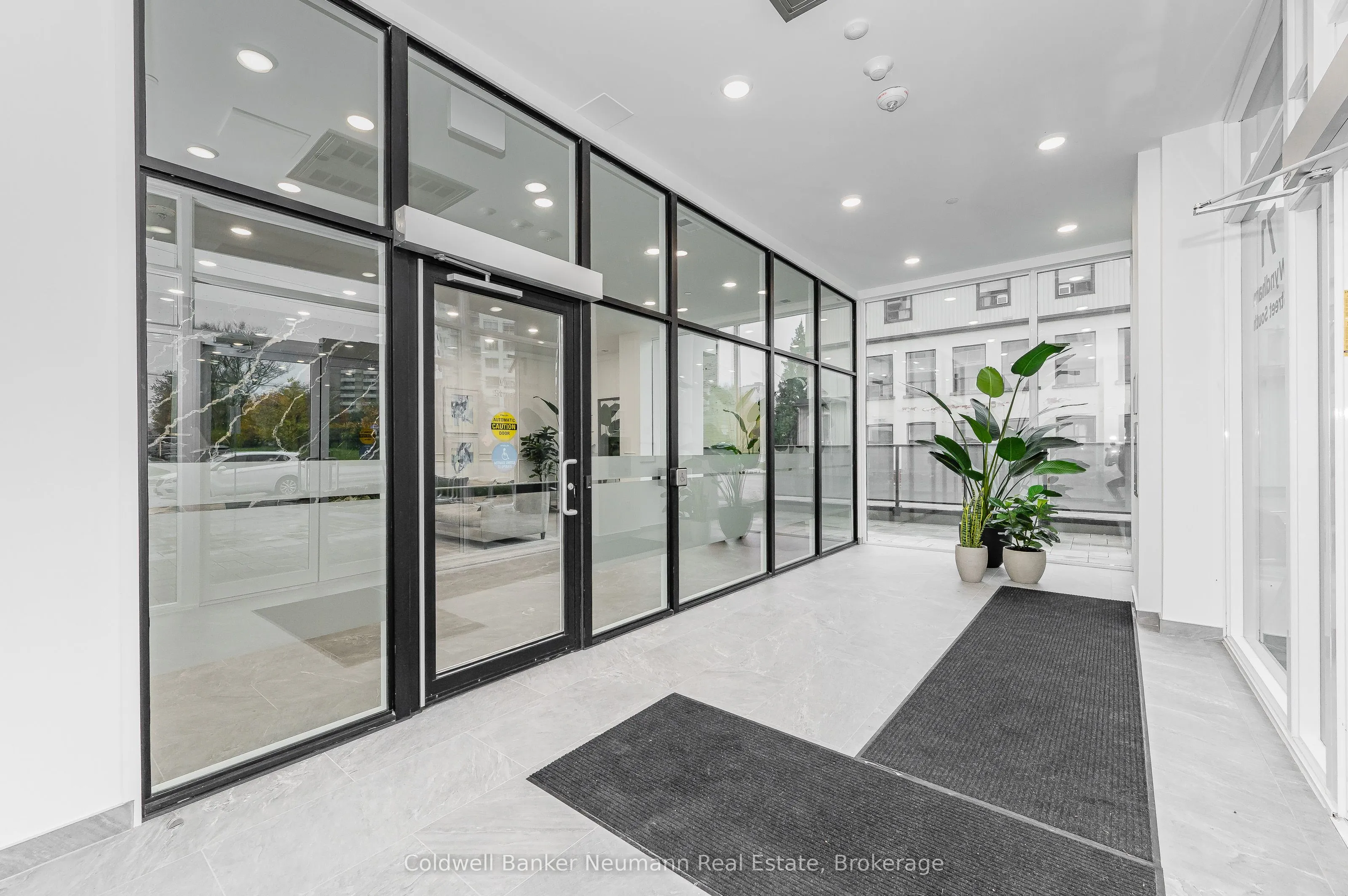71 Wyndham Street S, #209