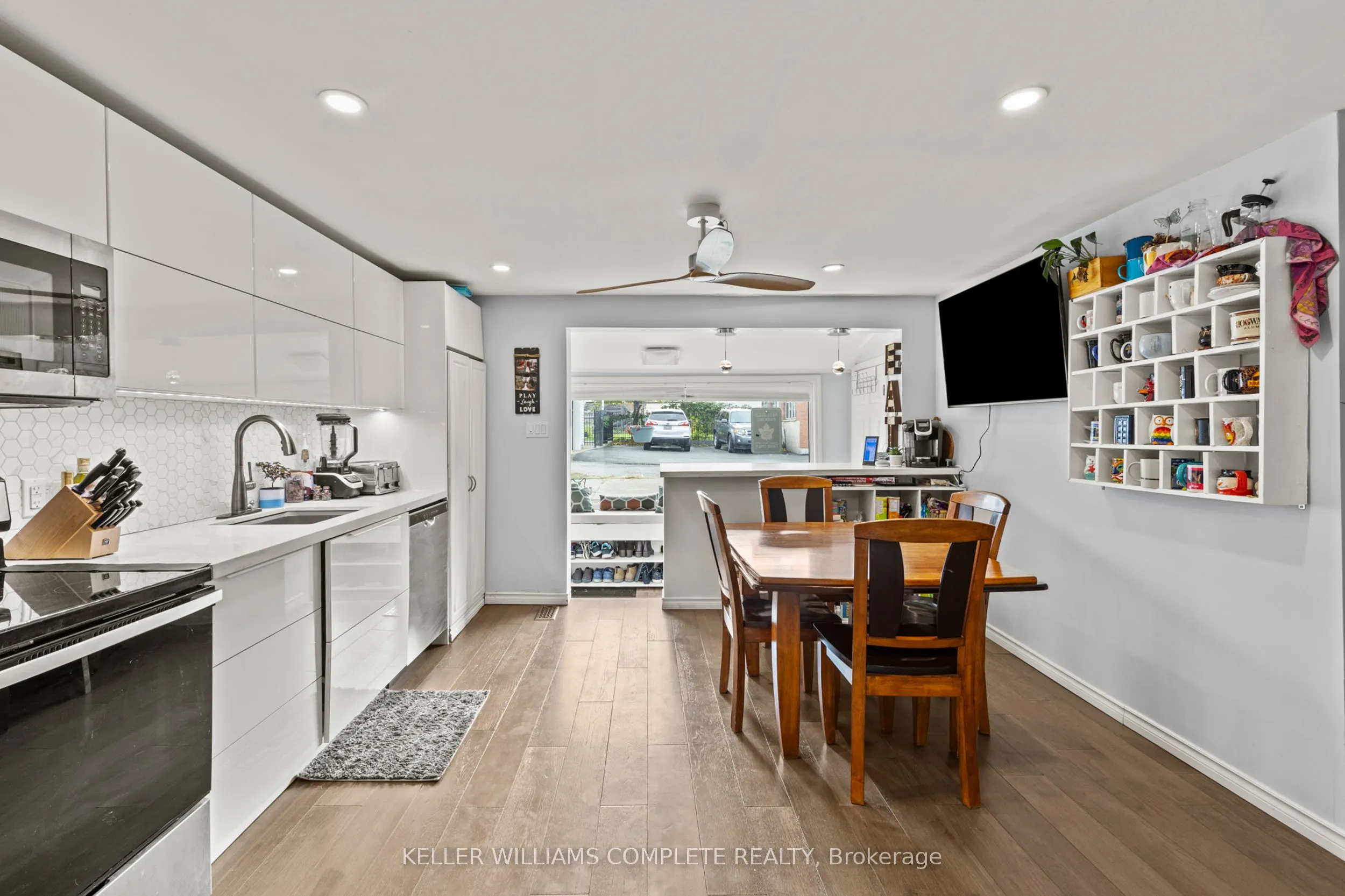 55 Albert Street W