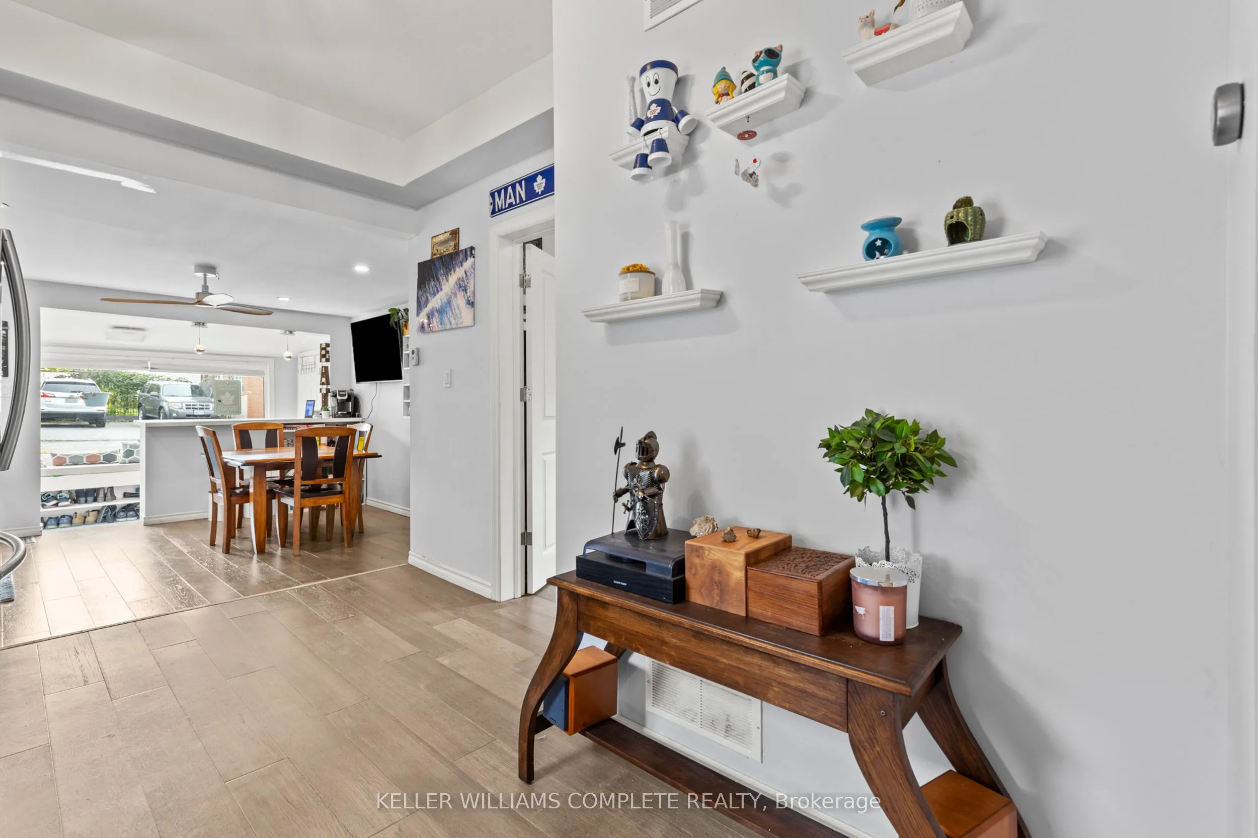 55 Albert Street W