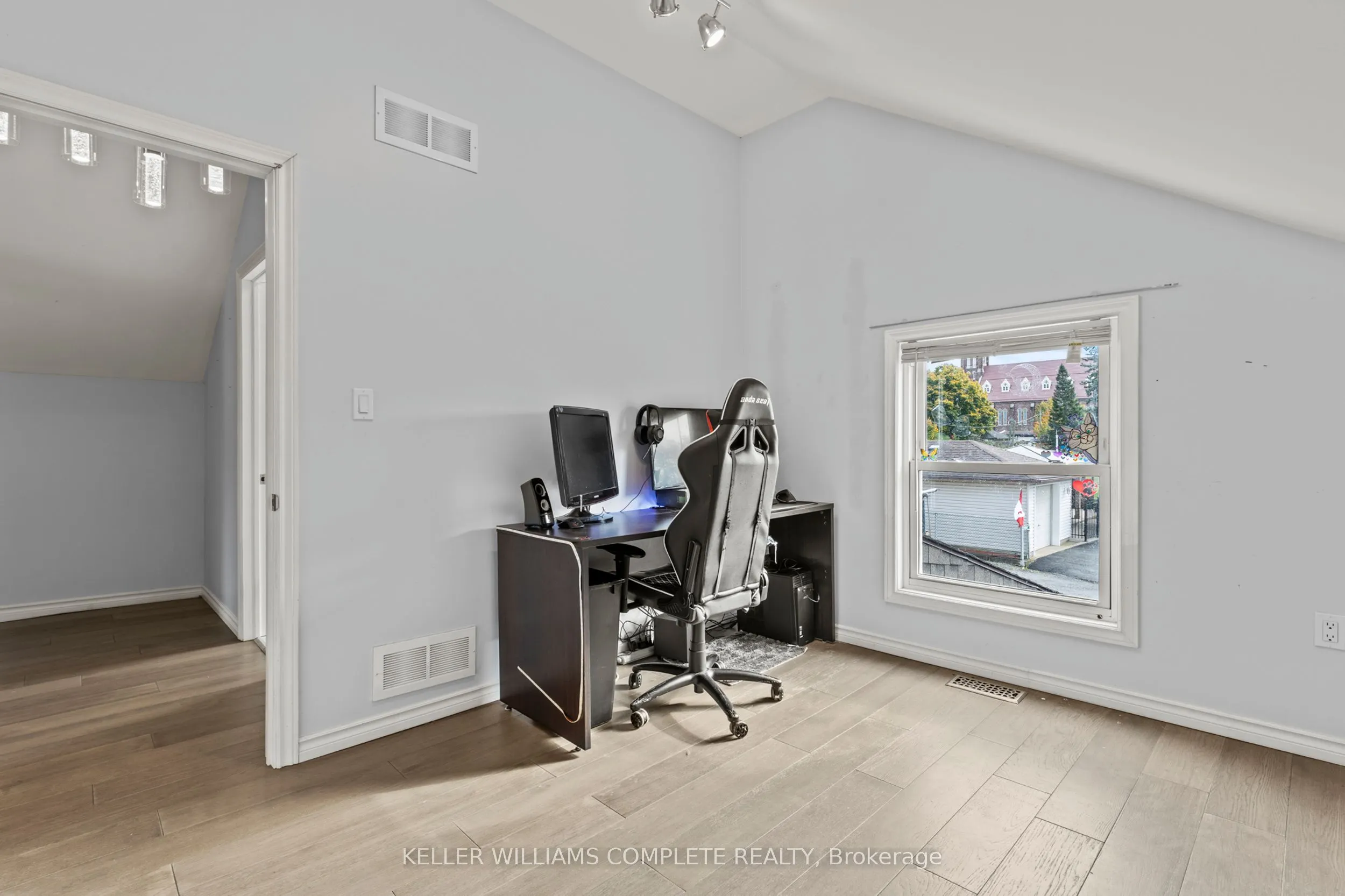 55 Albert Street W