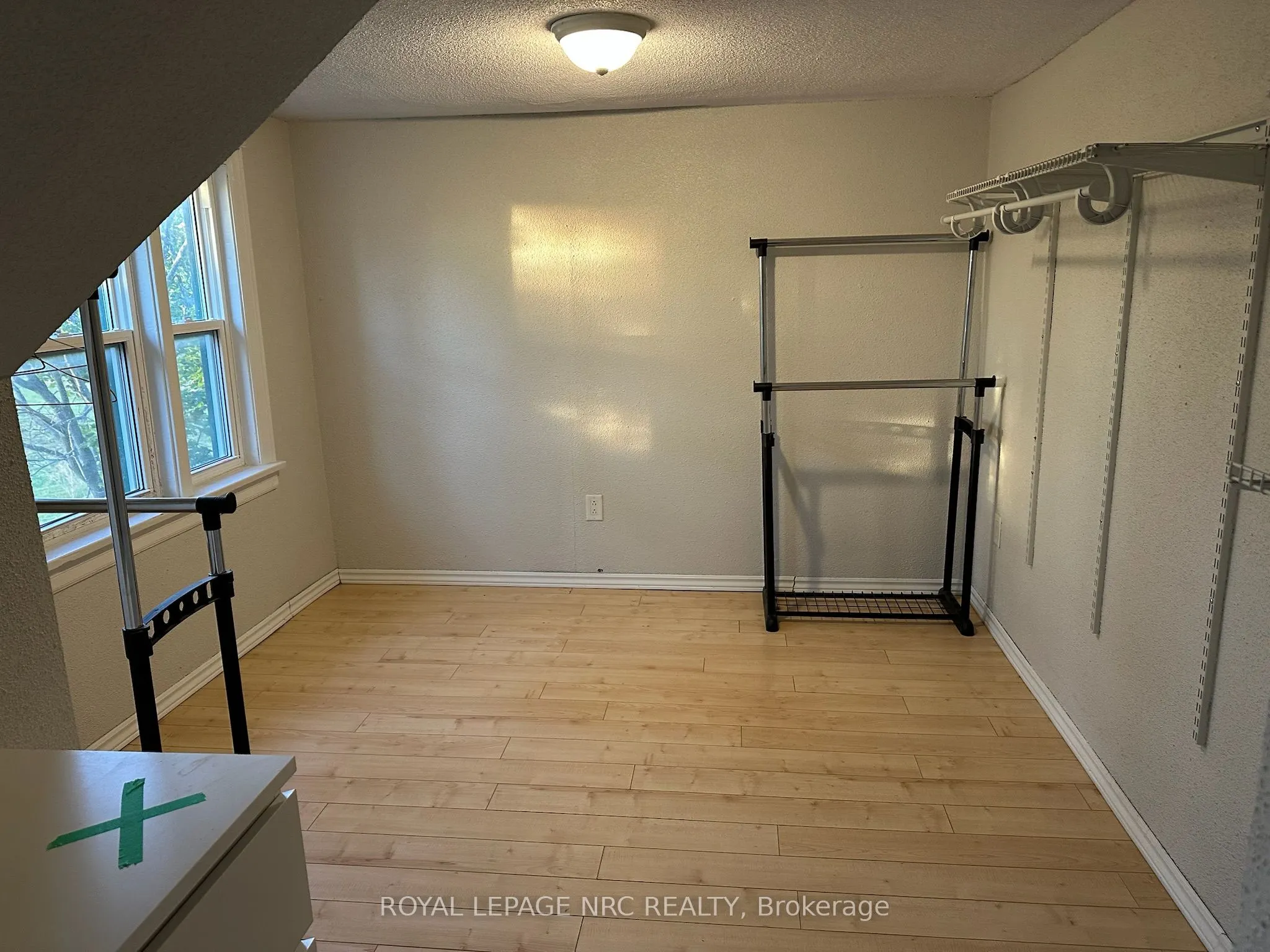 457 MAIN Street W