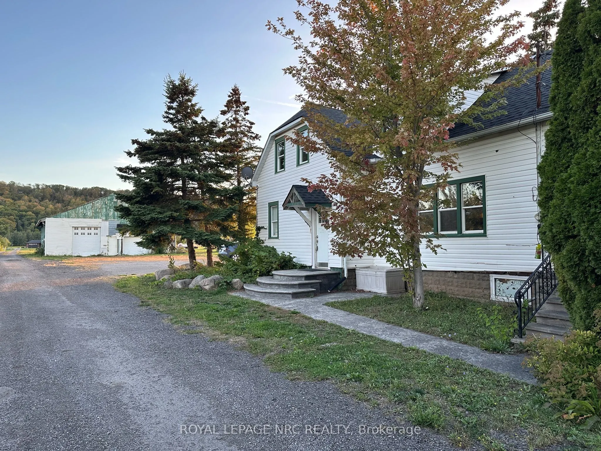 457 MAIN Street W