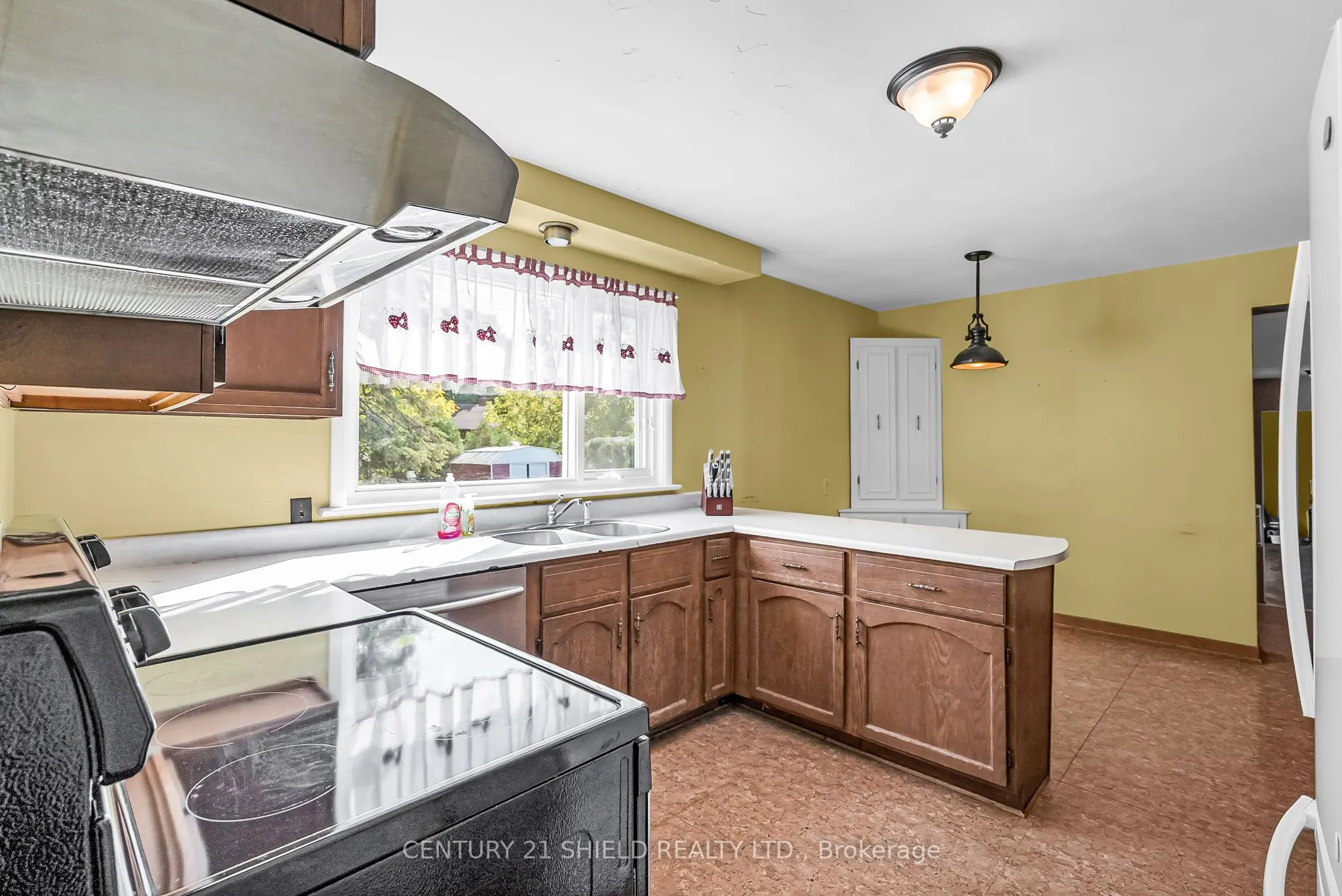 94 COLUMBIA Avenue