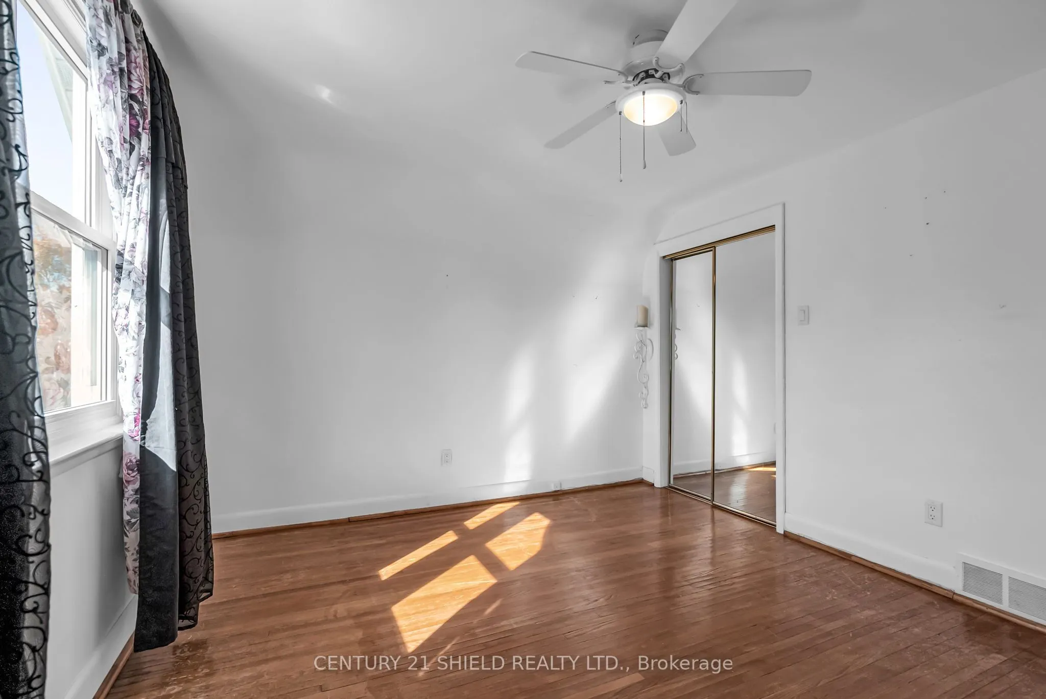 94 COLUMBIA Avenue