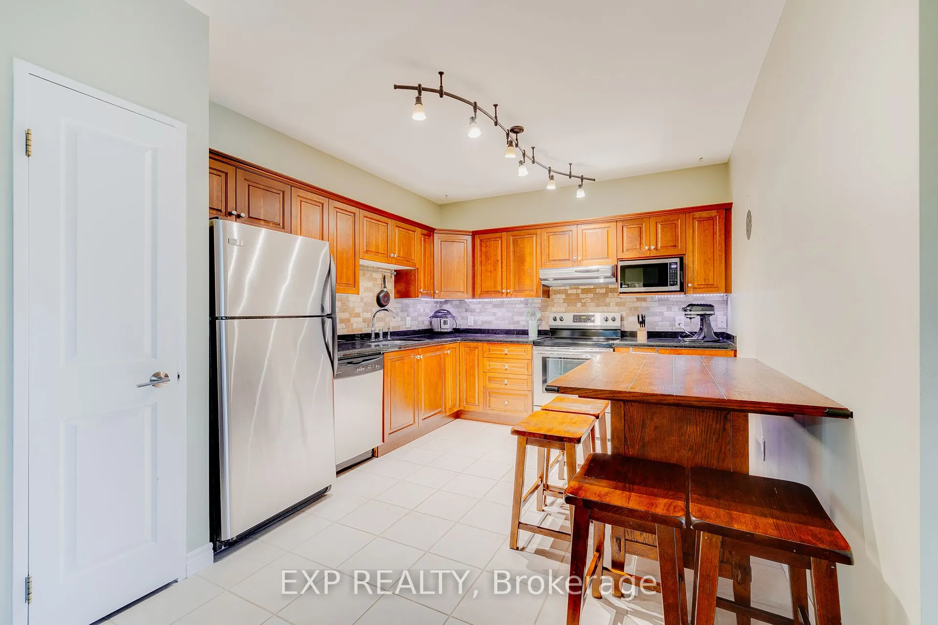 255 Keats Way, #403