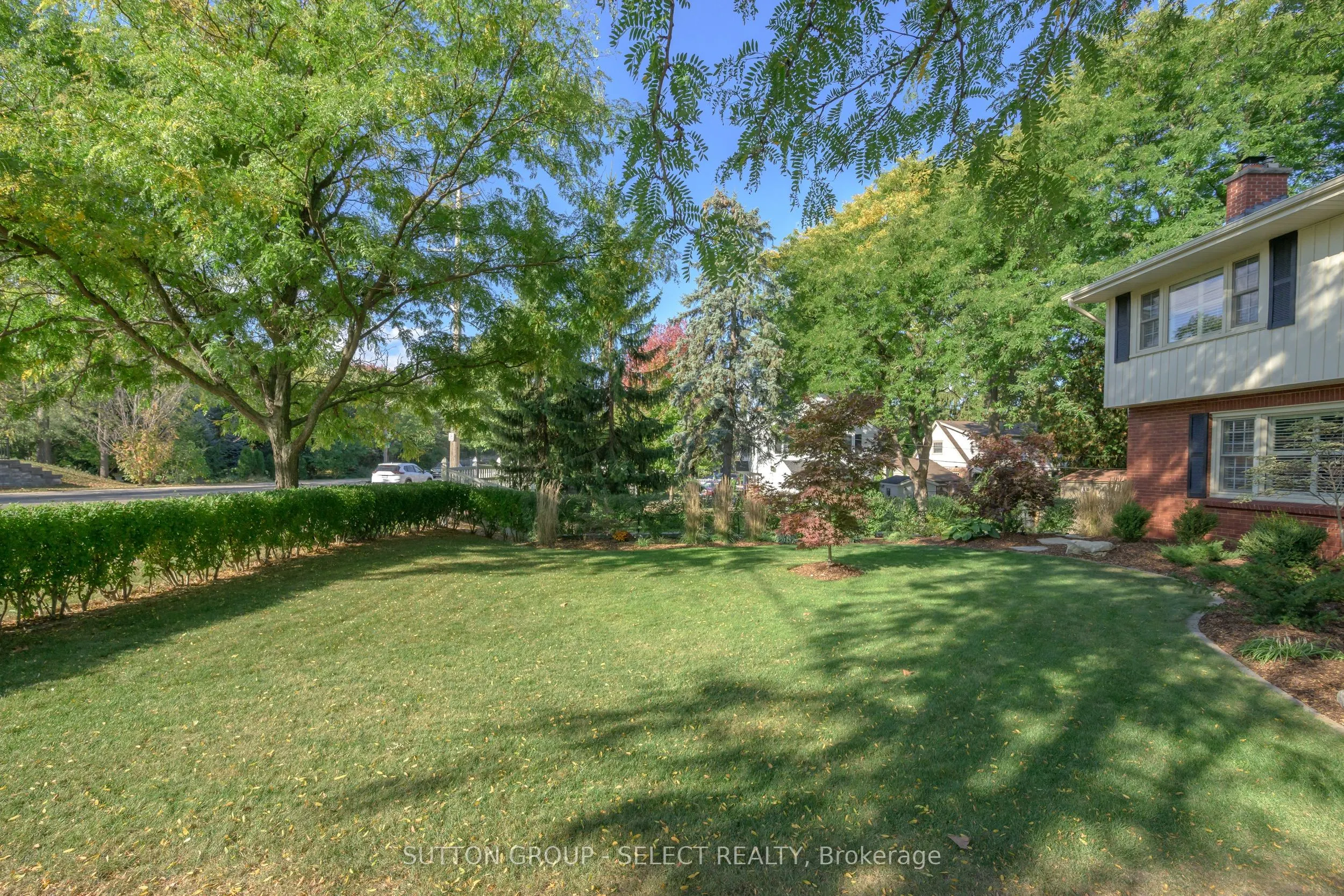 272 Commissioners Road E