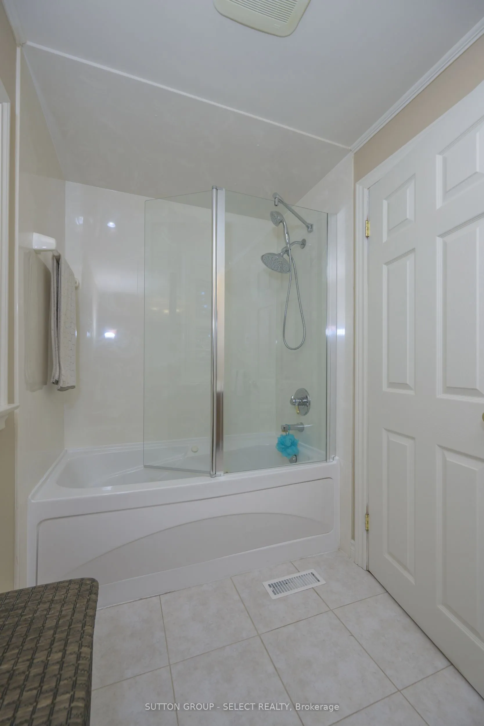 272 Commissioners Road E