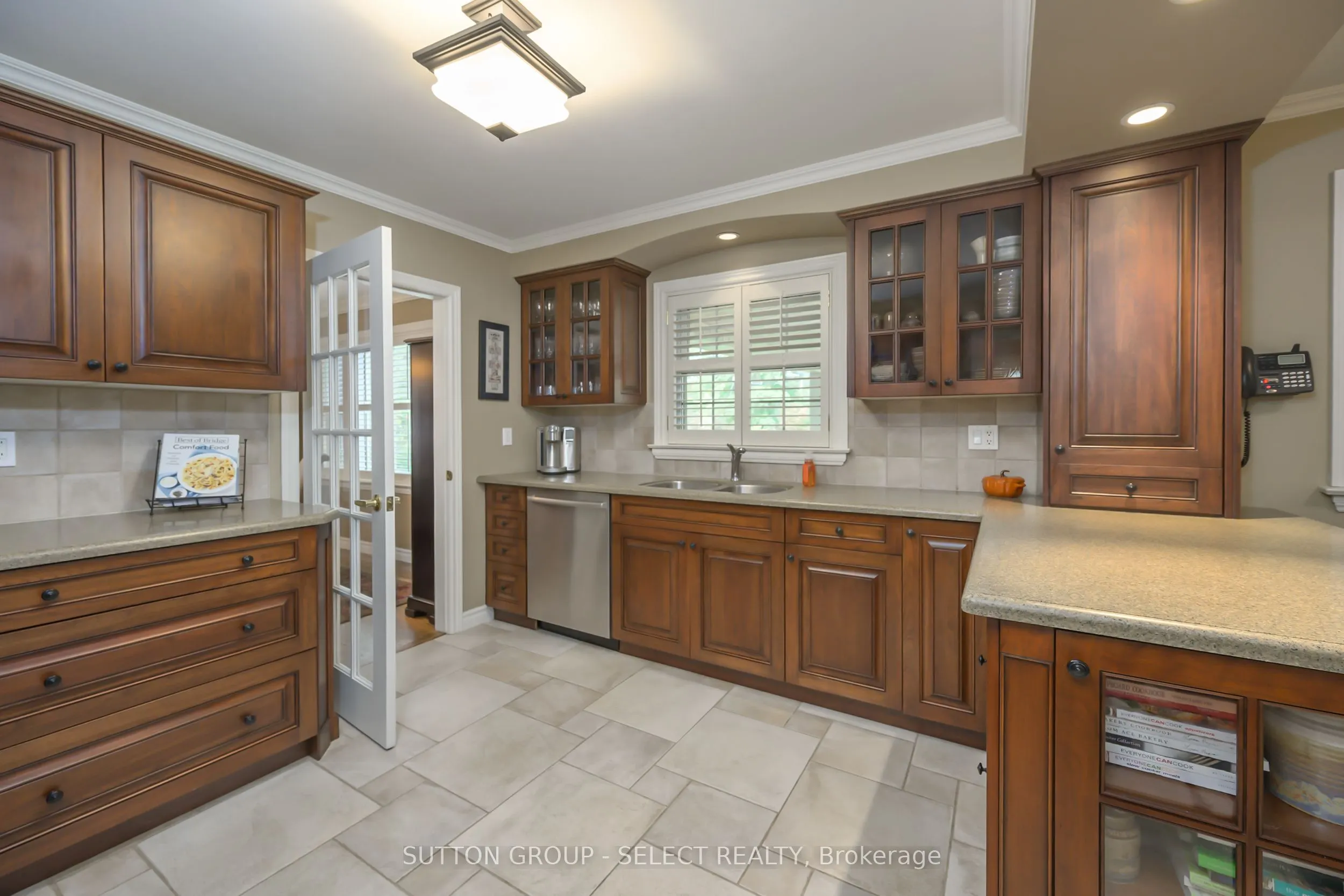272 Commissioners Road E