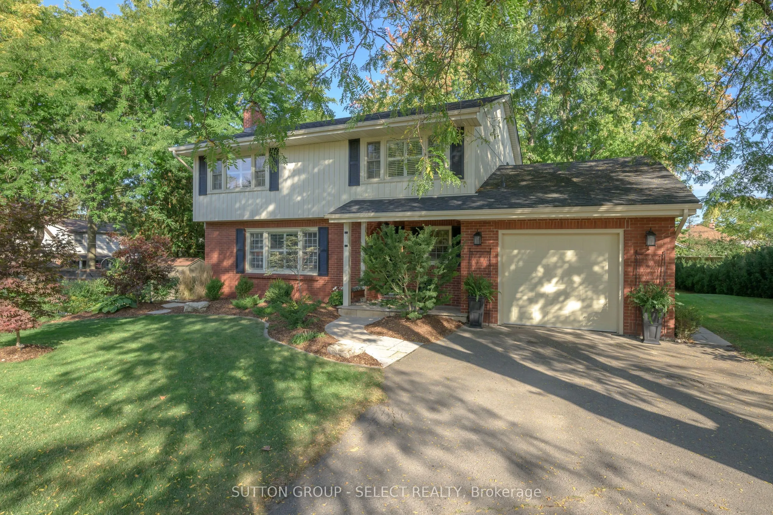 272 Commissioners Road E