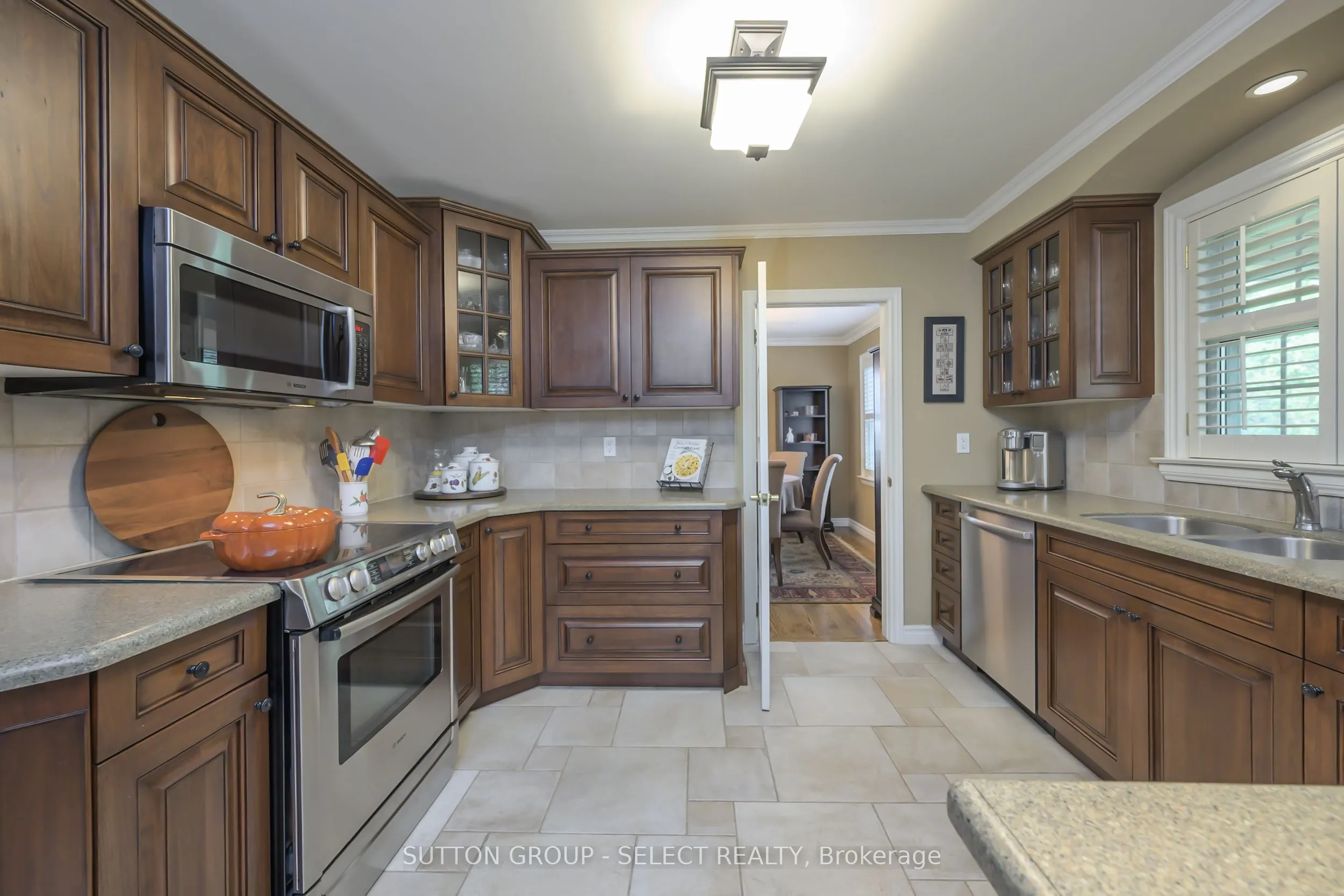 272 Commissioners Road E