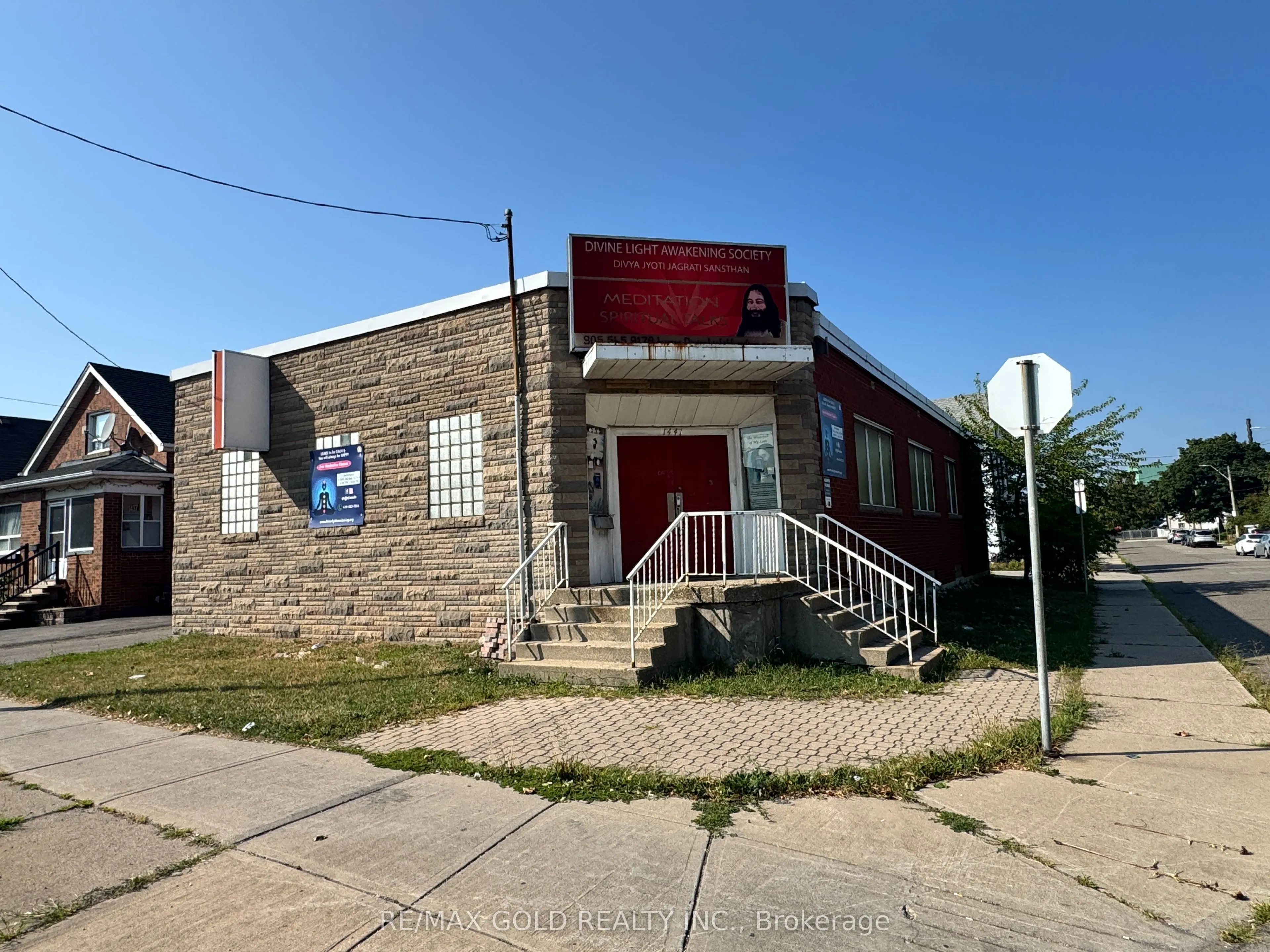 1441 Barton Street E