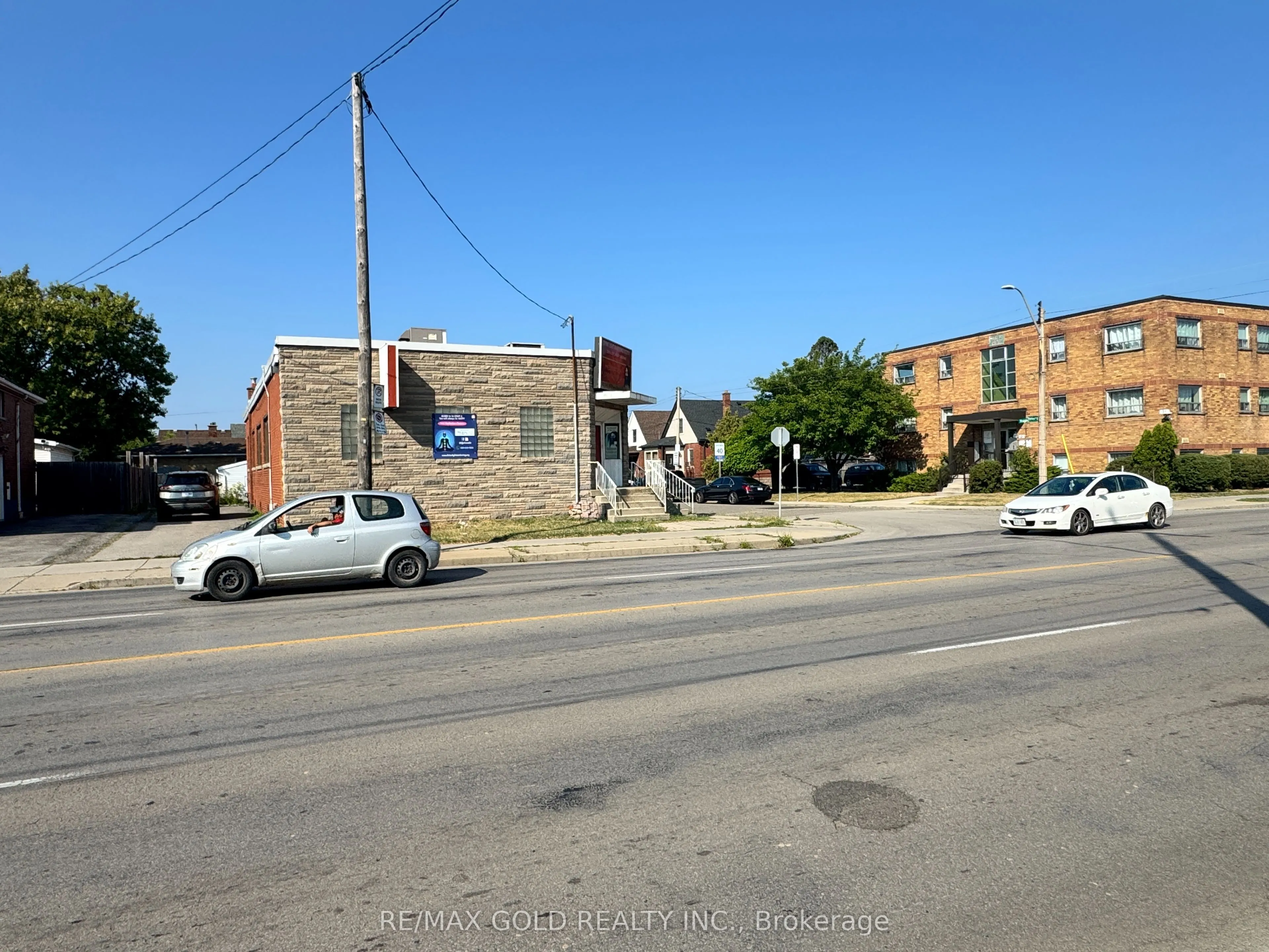 1441 Barton Street E