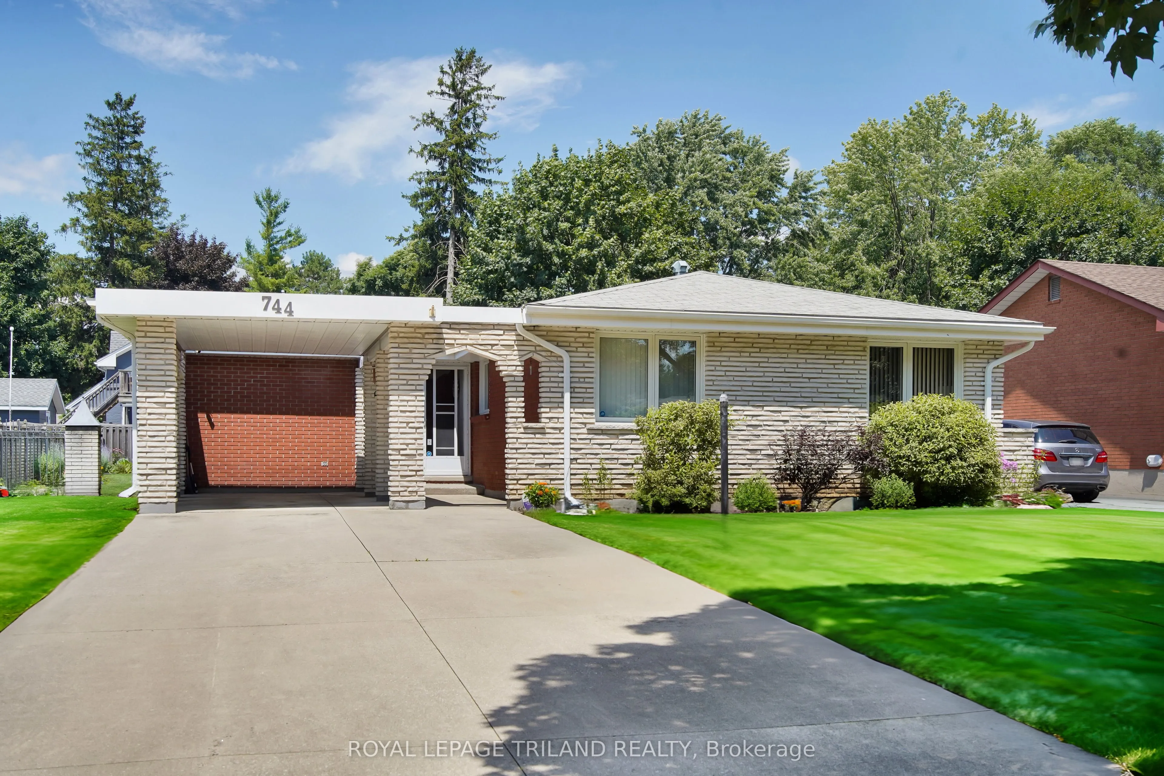 744 Dalkeith Avenue