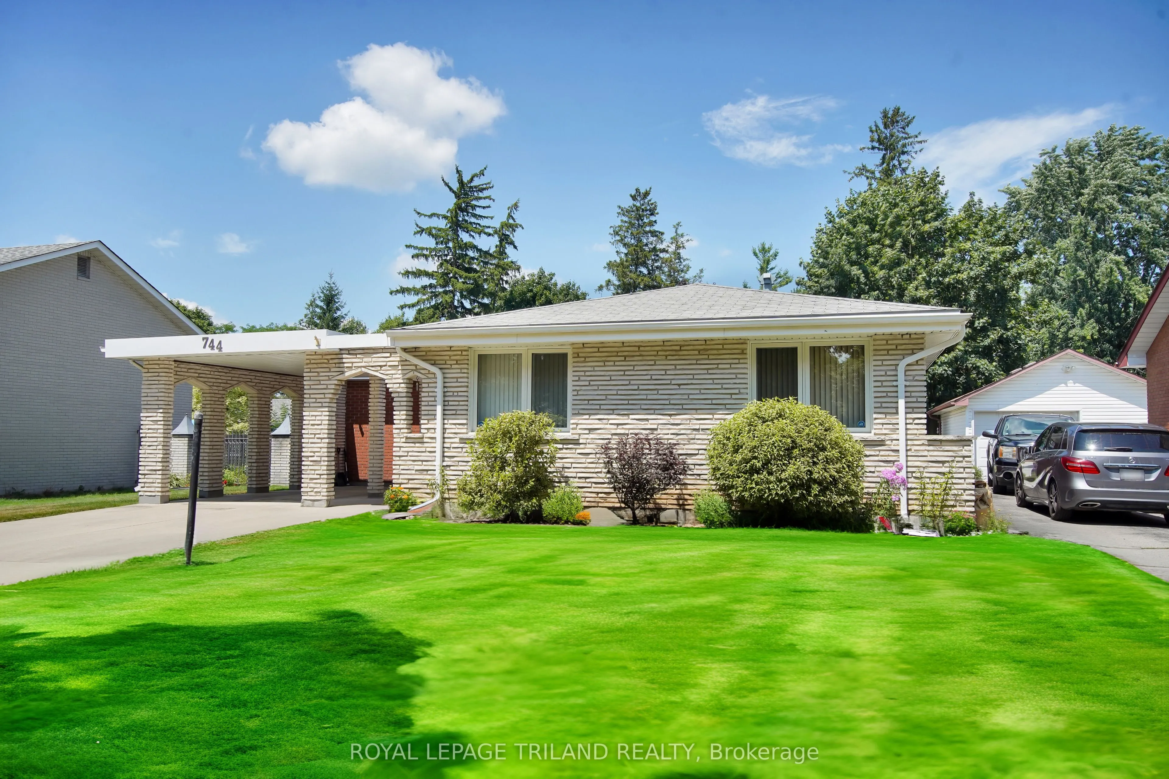 744 Dalkeith Avenue
