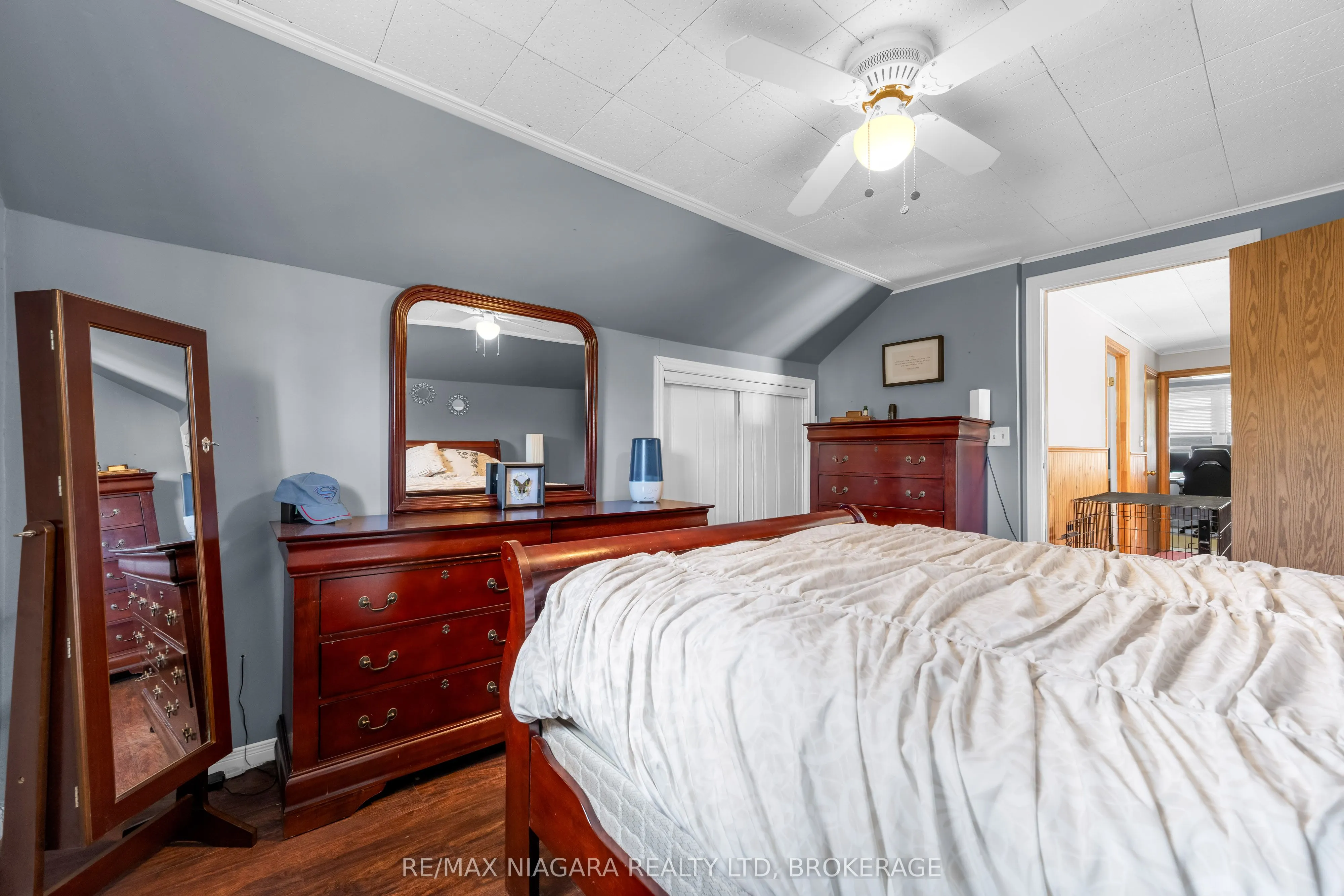 351 Crescent Road W