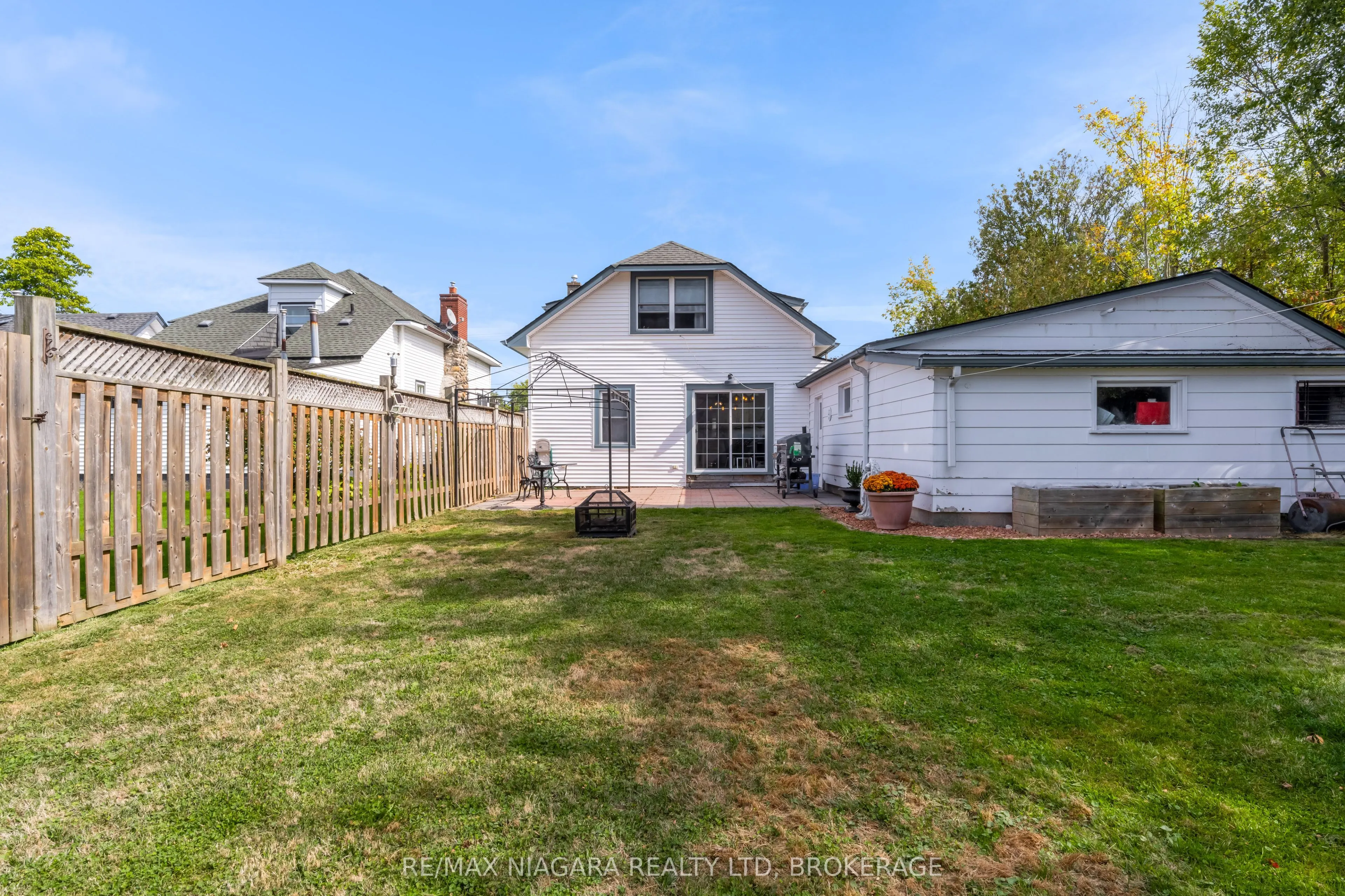 351 Crescent Road W