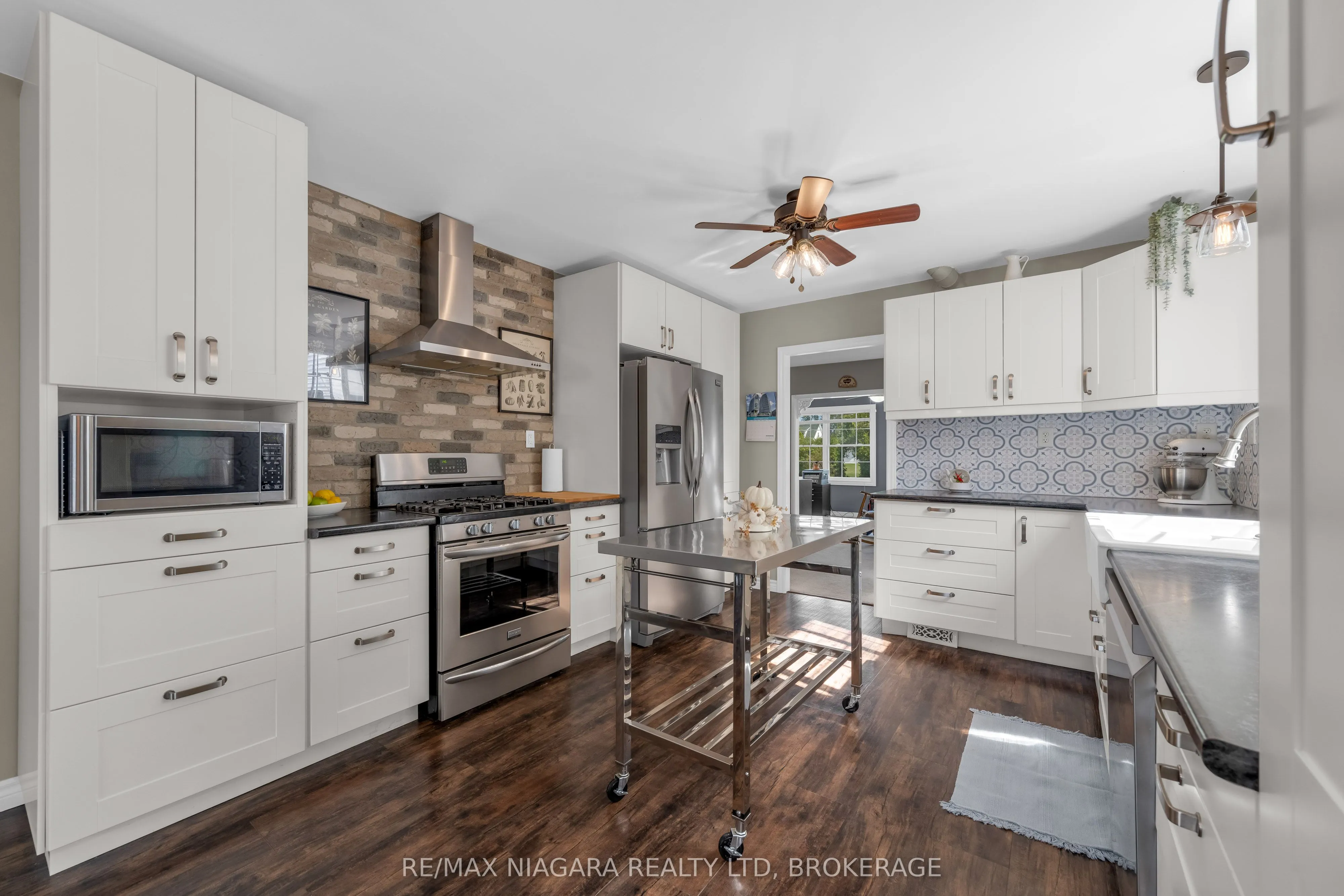 351 Crescent Road W