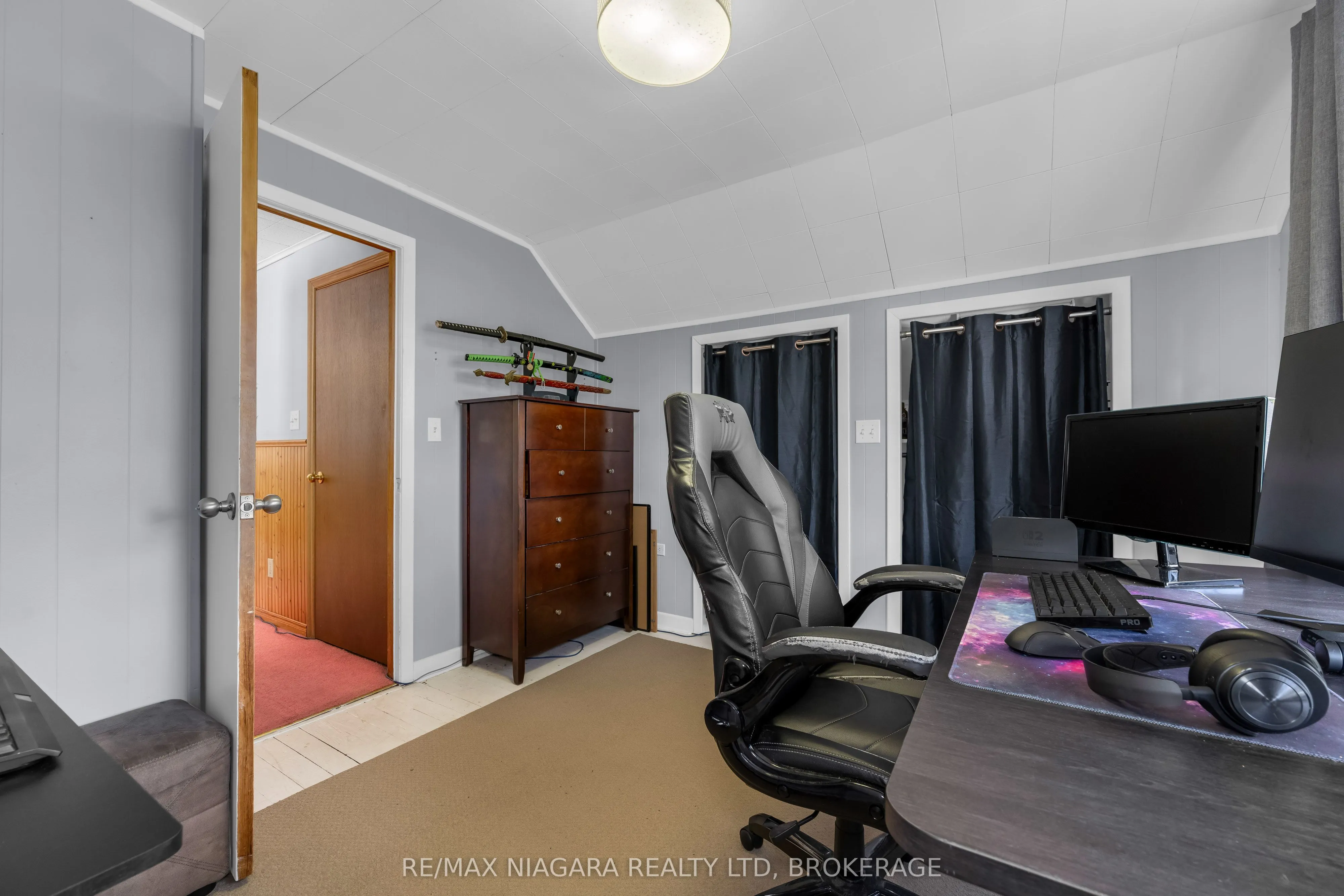 351 Crescent Road W