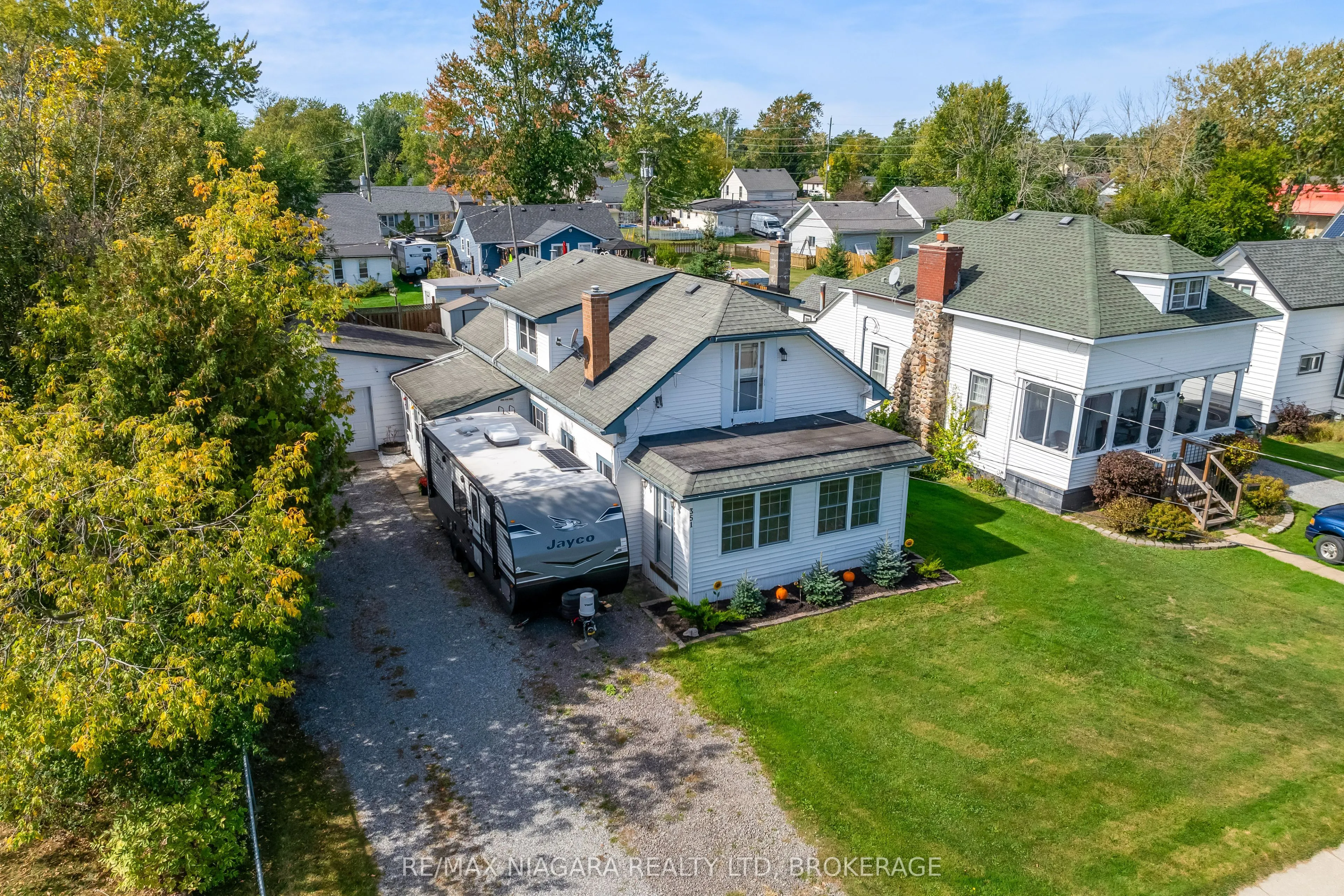 351 Crescent Road W