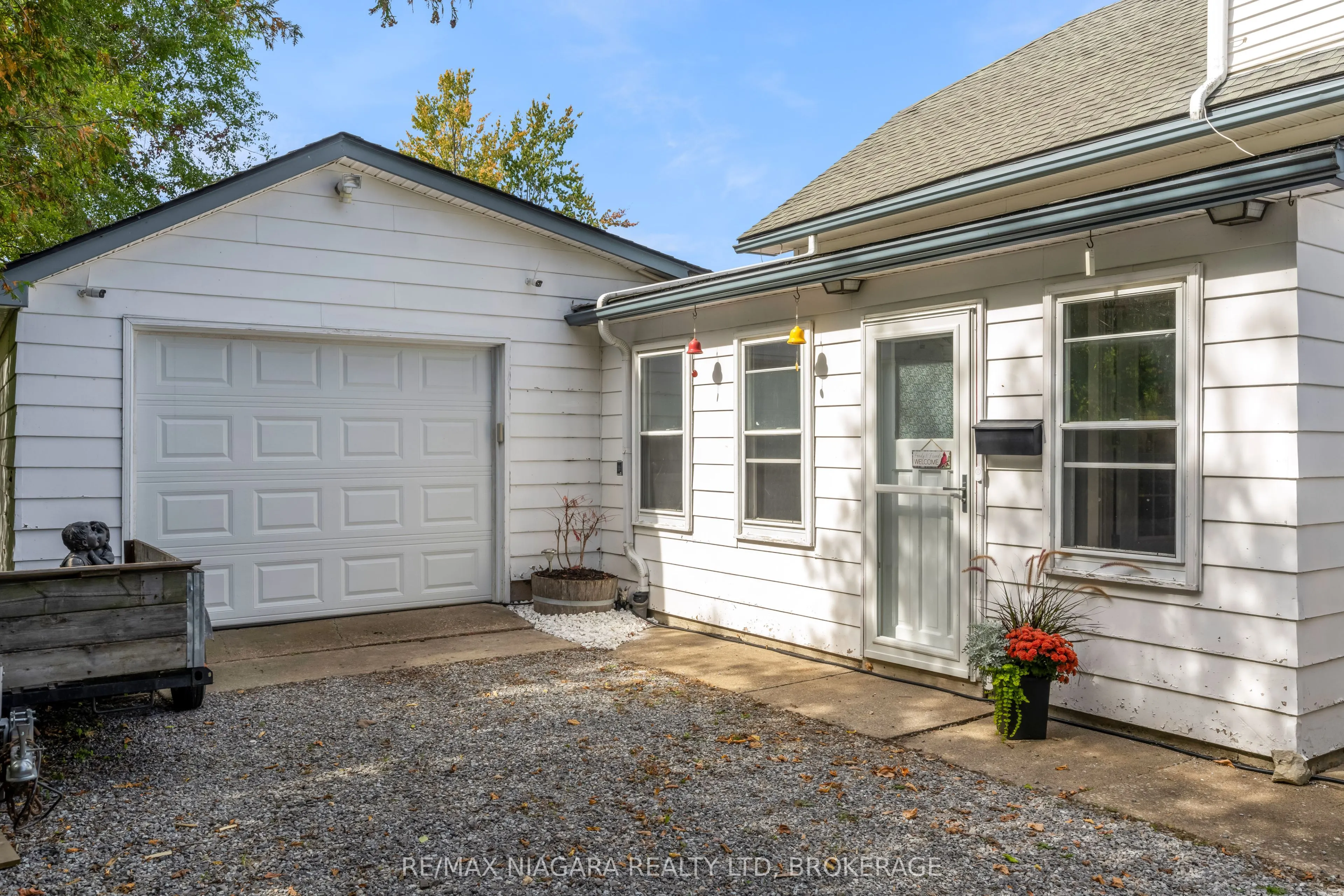 351 Crescent Road W