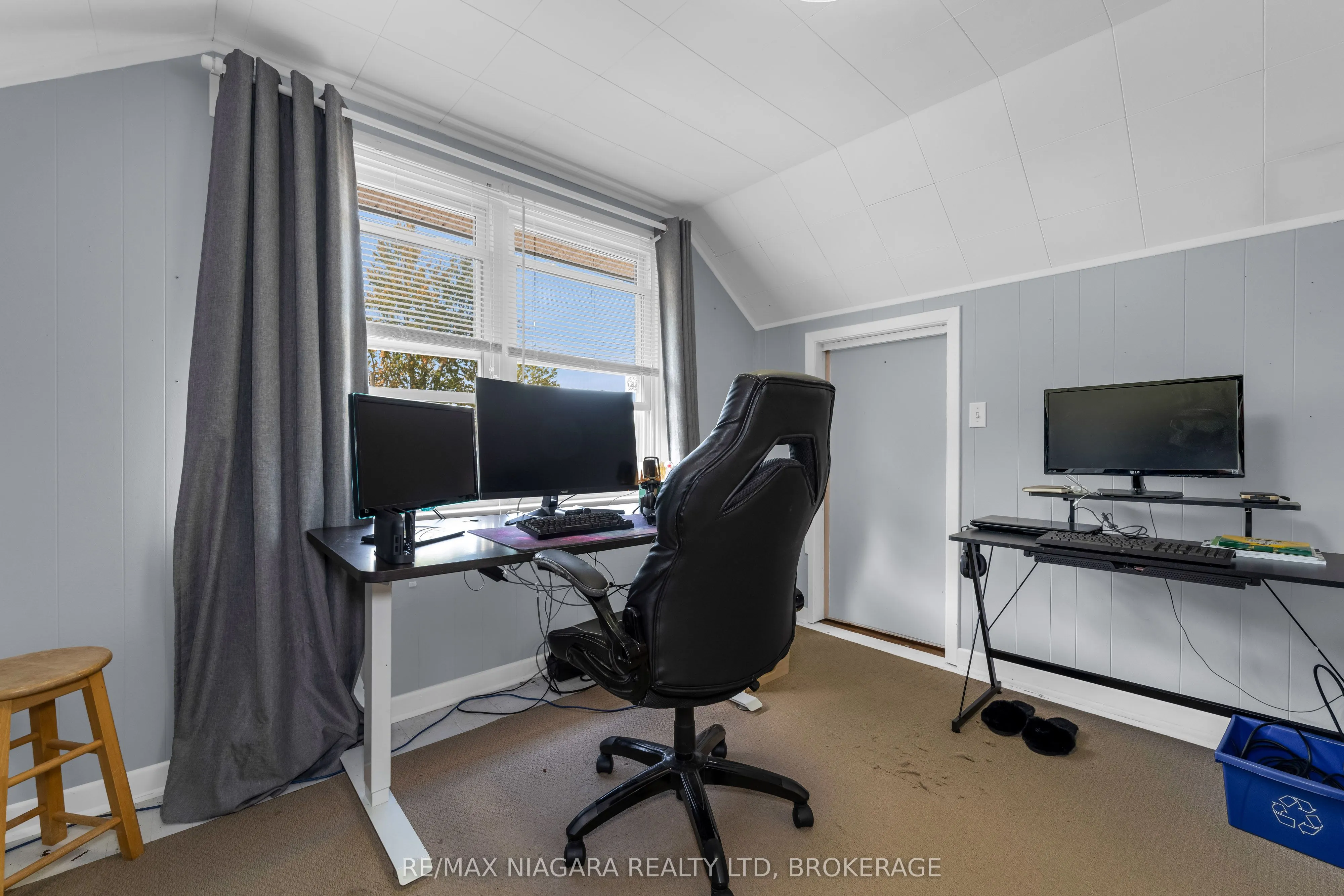 351 Crescent Road W