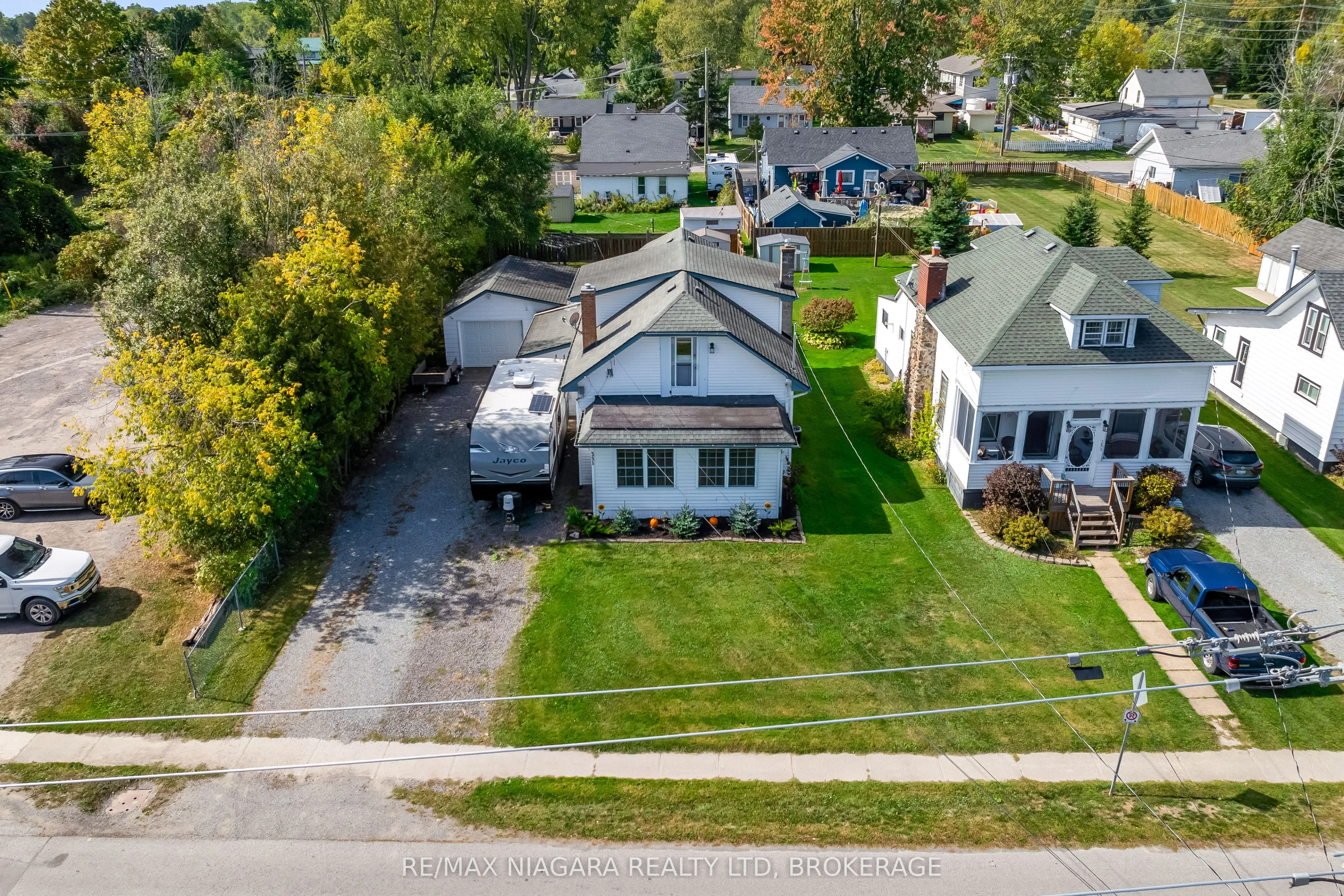351 Crescent Road W