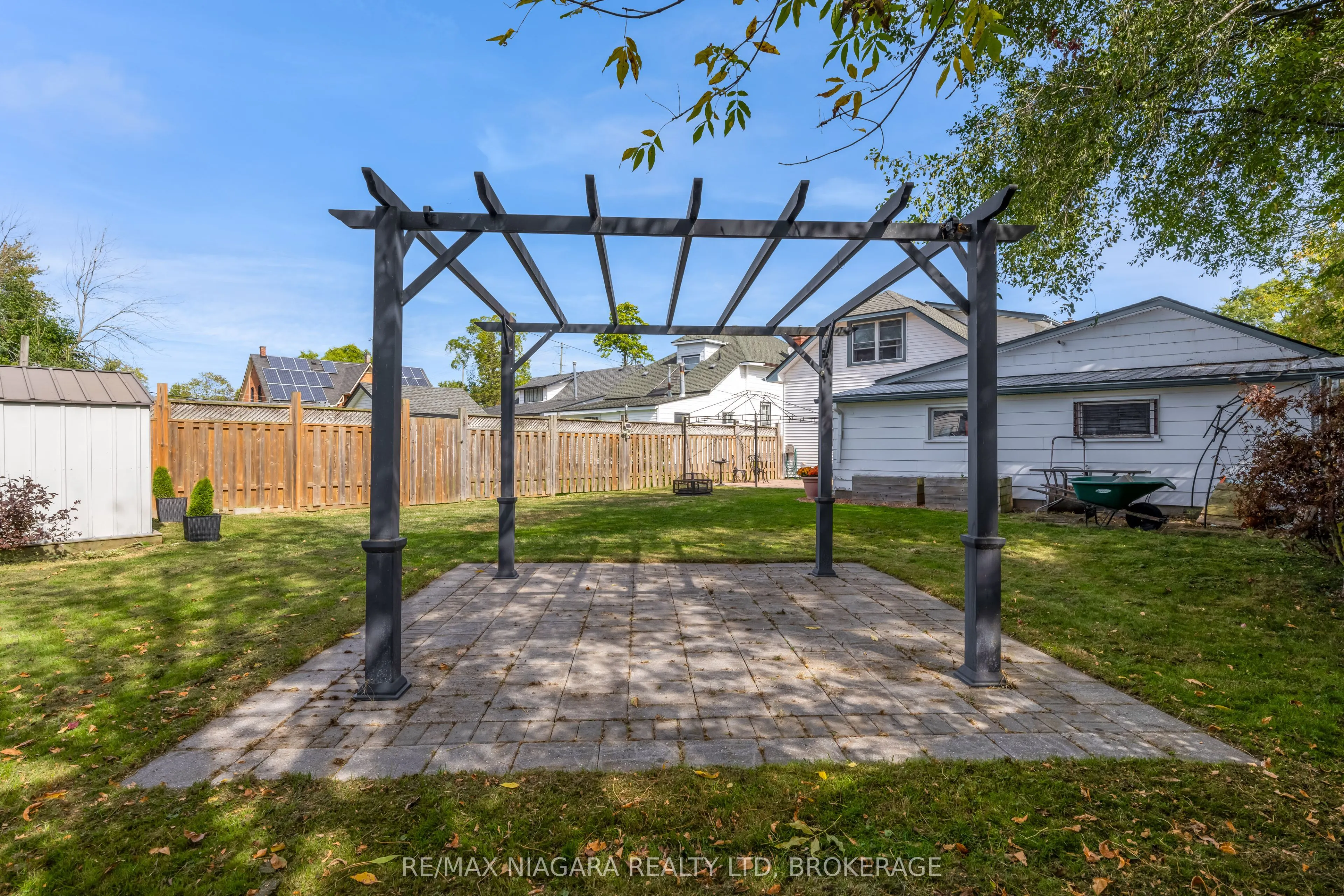 351 Crescent Road W