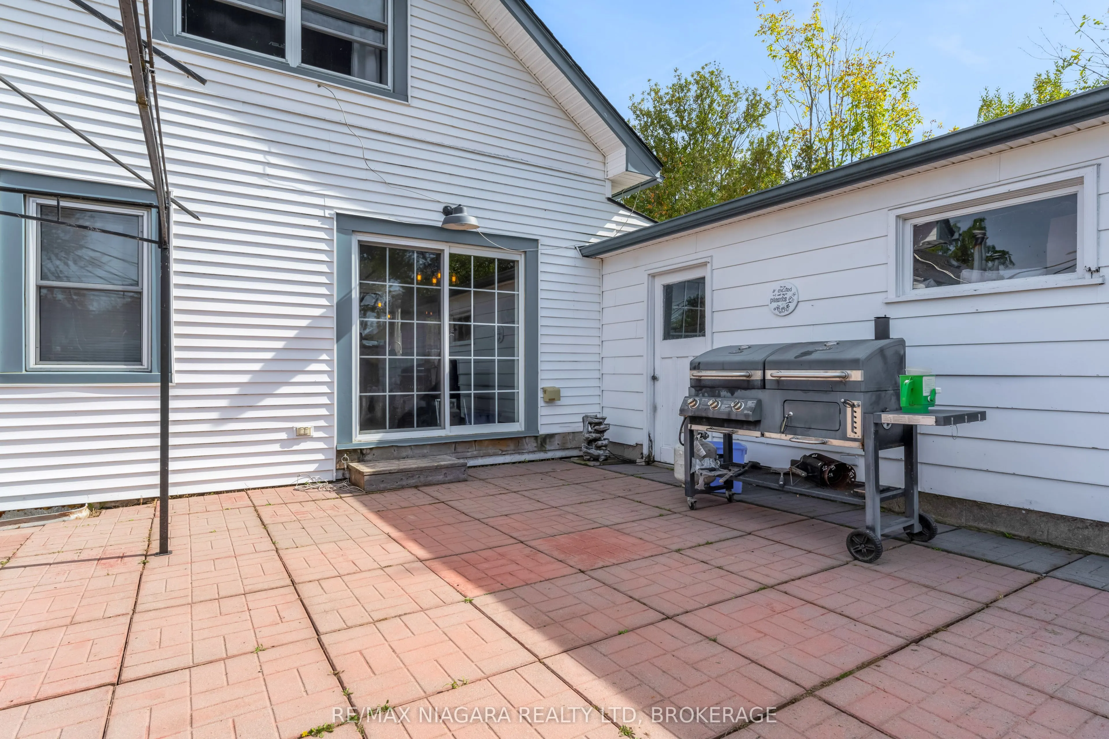 351 Crescent Road W