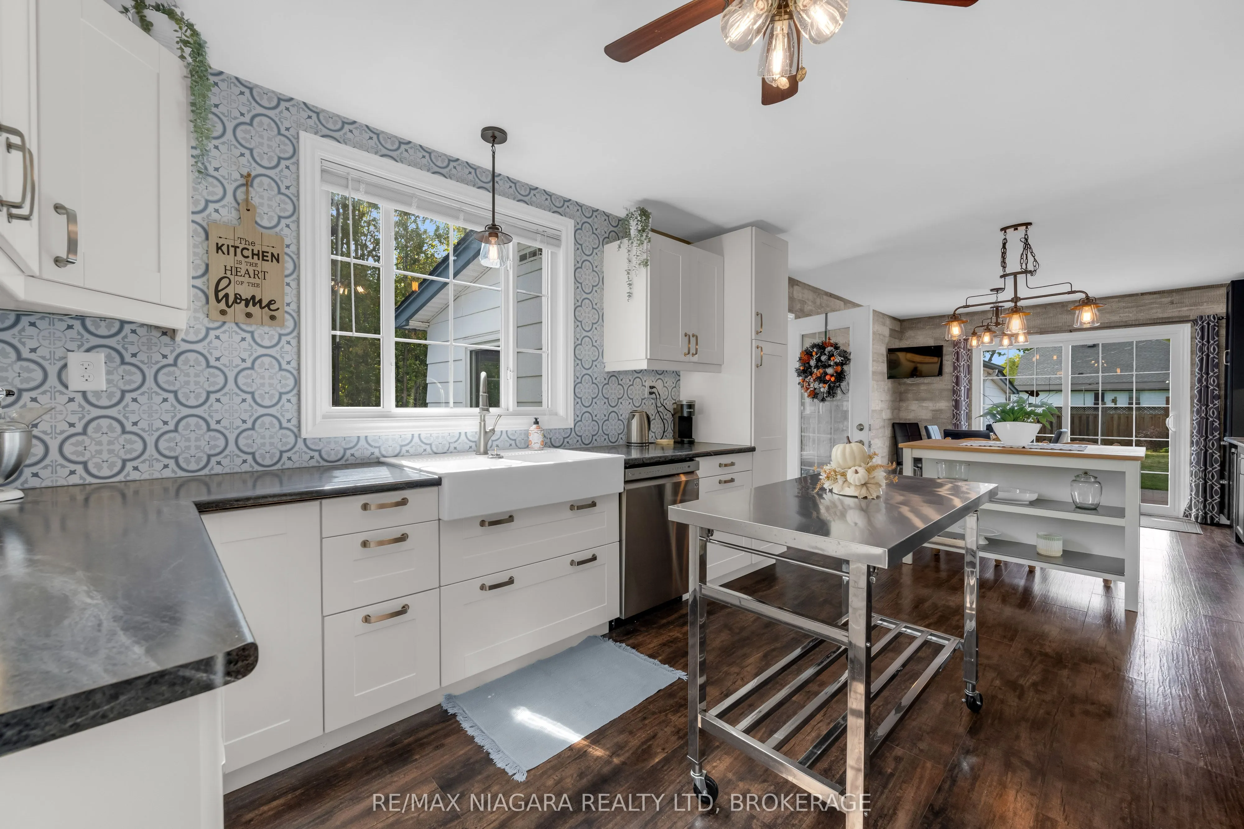 351 Crescent Road W