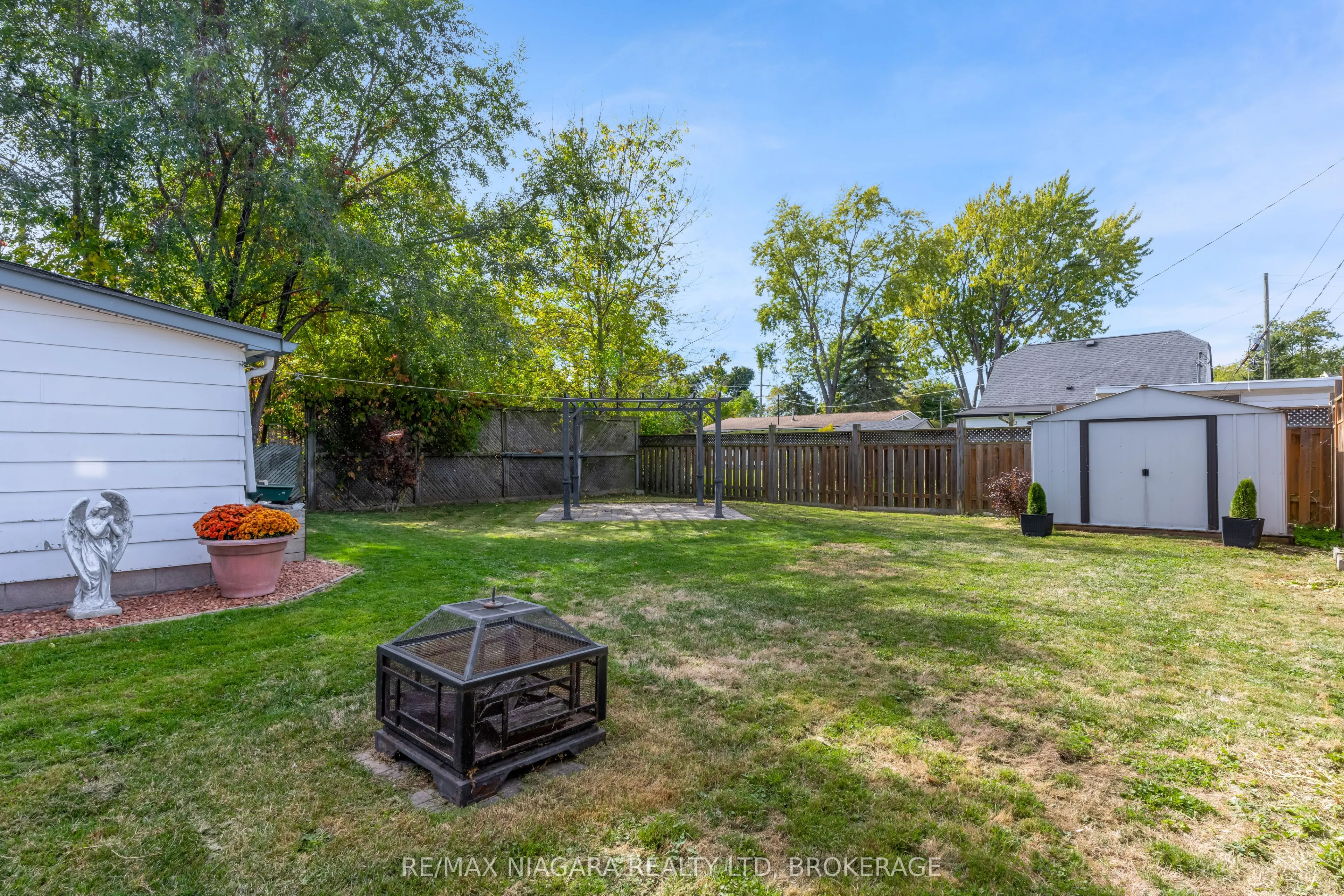 351 Crescent Road W